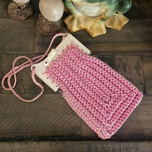 🍄1950’s Marilyn Pivnick Pink Hand Crocheted Bakelite Frame Small Purse - Picture 7 of 12